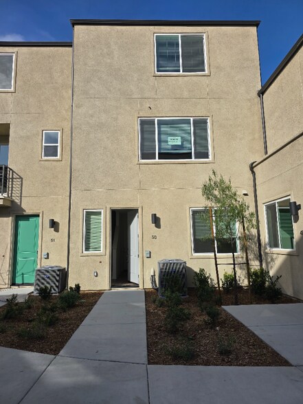 Building Photo - 5350 Seacliff Pl