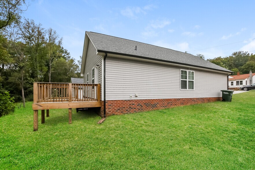 Building Photo - 34 Meadowview Ave SW