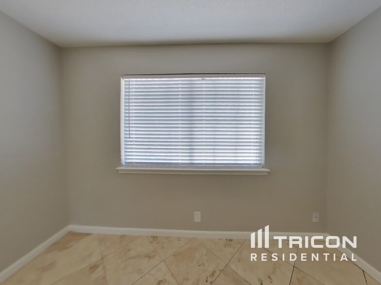 Building Photo - 12505 Conejo Rd NE