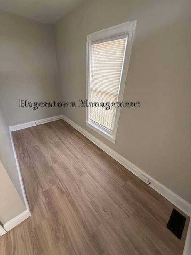 Building Photo - Duplex - South End