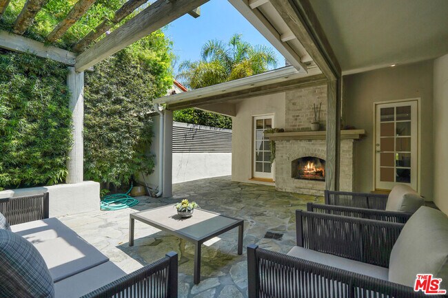 Building Photo - 215 S Medio Dr