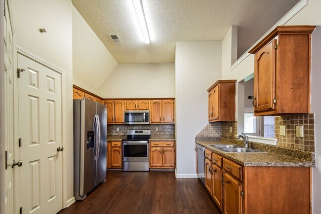 Building Photo - 8236 Clubview Dr