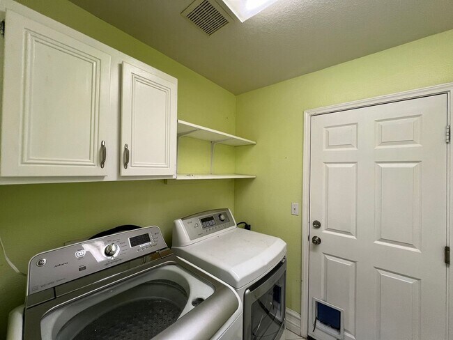 Building Photo - 13539 Whipple St