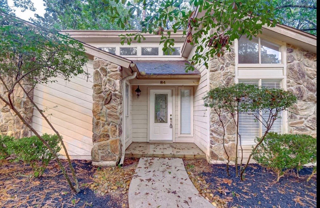 Beautiful Entry - 84 Woodhaven Wood Dr