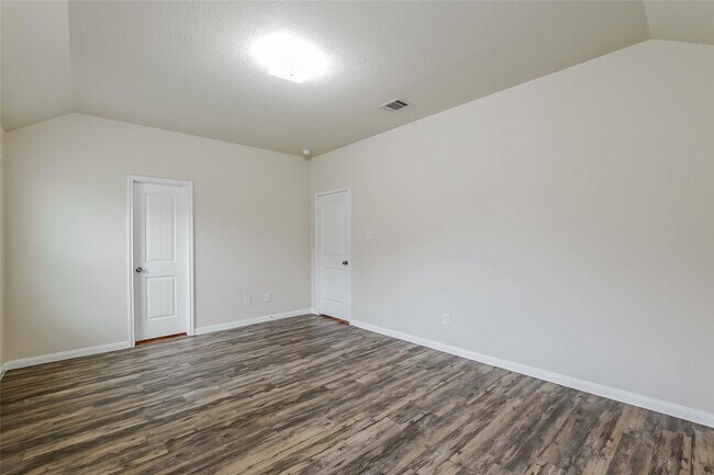 Building Photo - 5751 Kyle Cove Dr