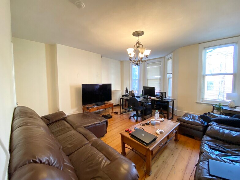 Building Photo - 31 Worthington St