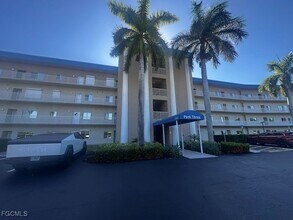 Building Photo - 14831 Park Lake Dr