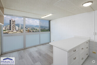 Building Photo - 2211 Ala Wai Blvd