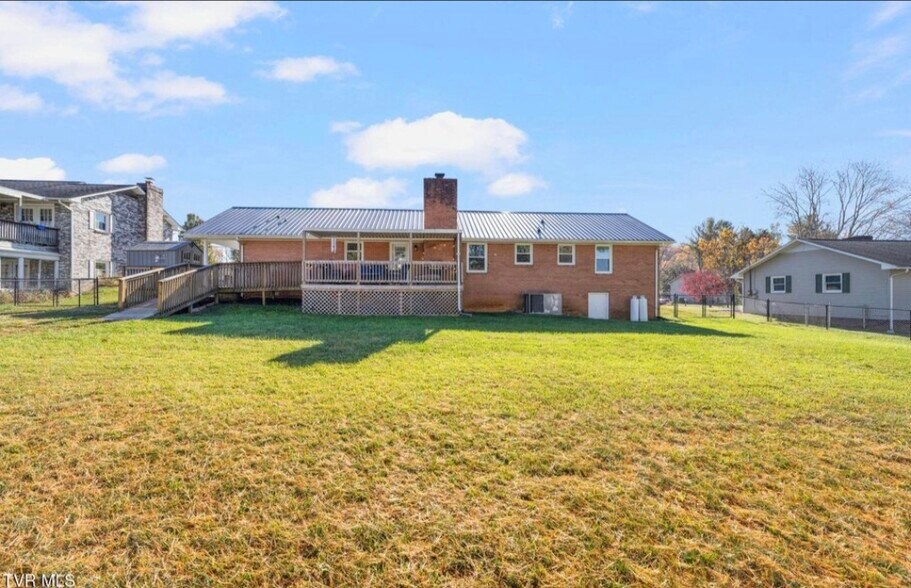 Building Photo - 2916 Newbern Dr