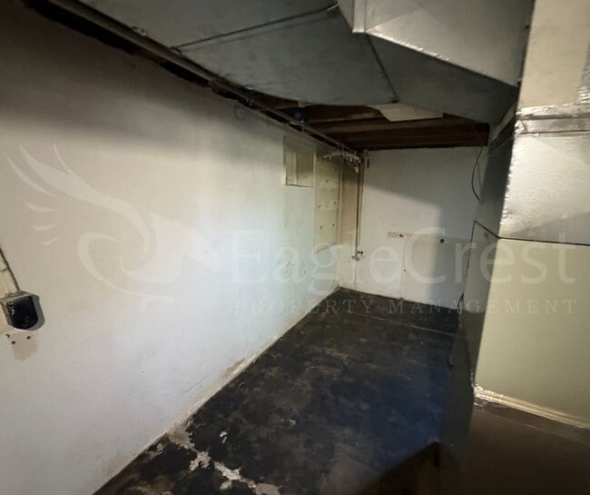 Building Photo - Three Bedroom, Two Bathroom House with Fenced Yard and Outdoor Fireplace
