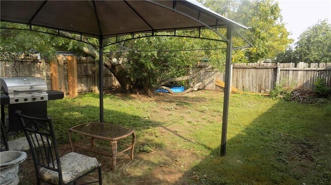 Building Photo - 825 Mica Ln