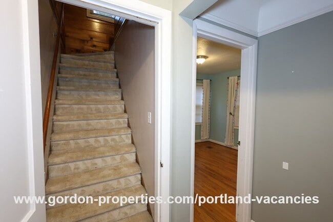 Building Photo - SE Flavel St - Woodstock 3 bedroom home with single car garage