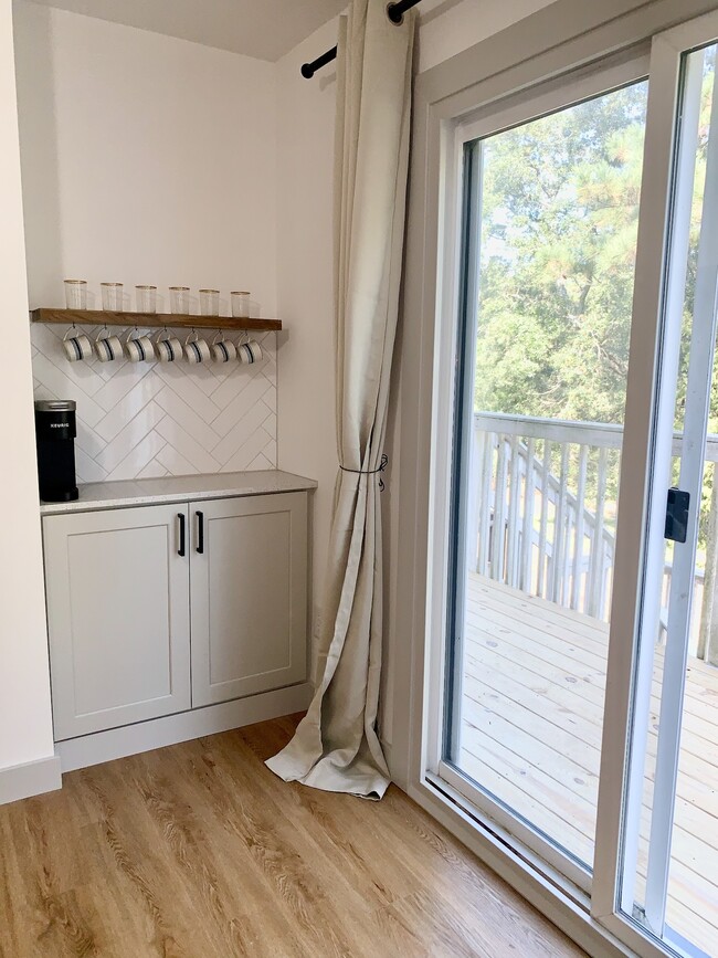 Building Photo - 1483 Theresa Dr