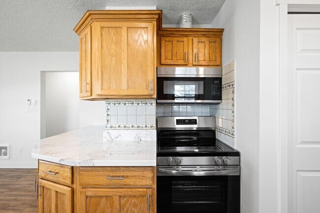 Building Photo - 781 S 1800 W
