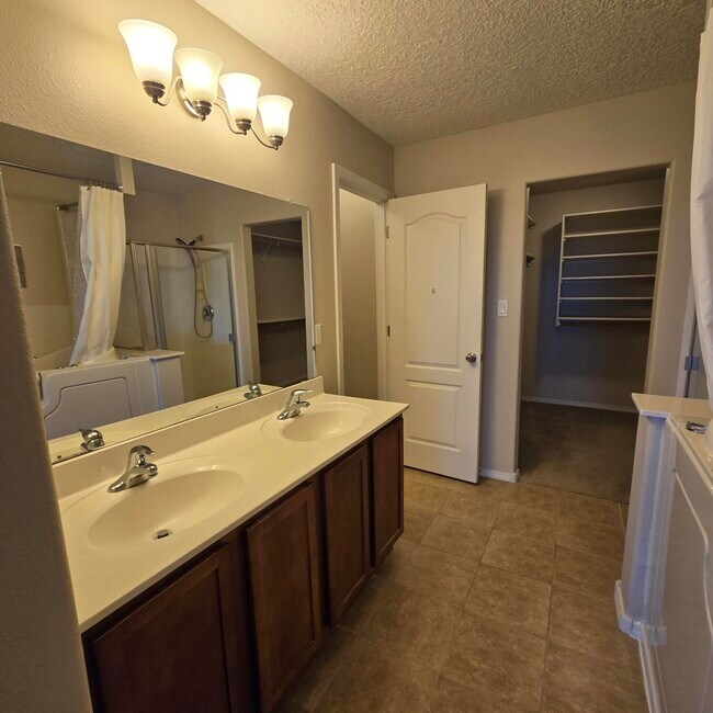 Building Photo - 6912 Vista Del Sol Dr NW