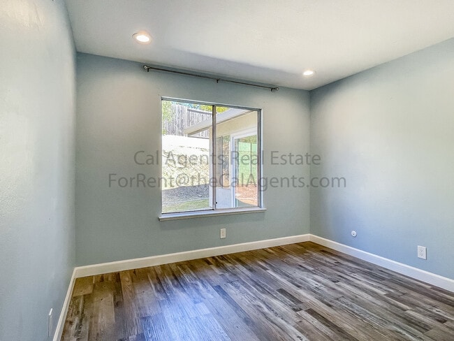 Building Photo - 3600 Siskiyou Ct
