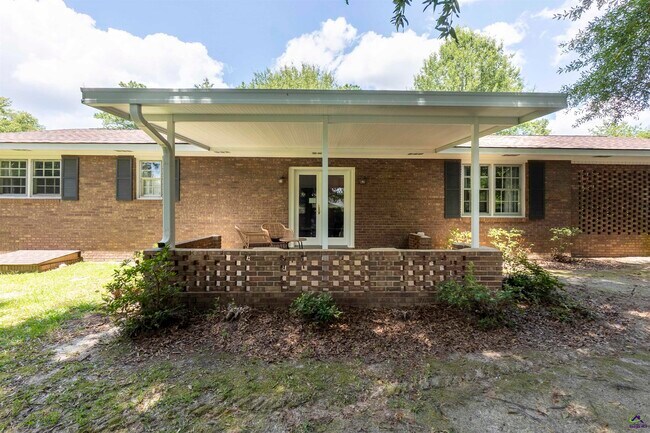 Building Photo - 1726 Greenwood Cir