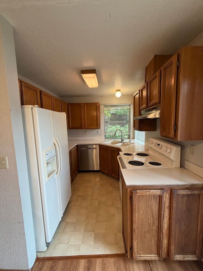 Building Photo - 1474 Diamond Rd SE