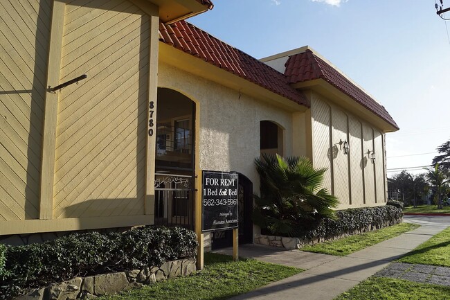 Building Photo - Sunshine Apartments