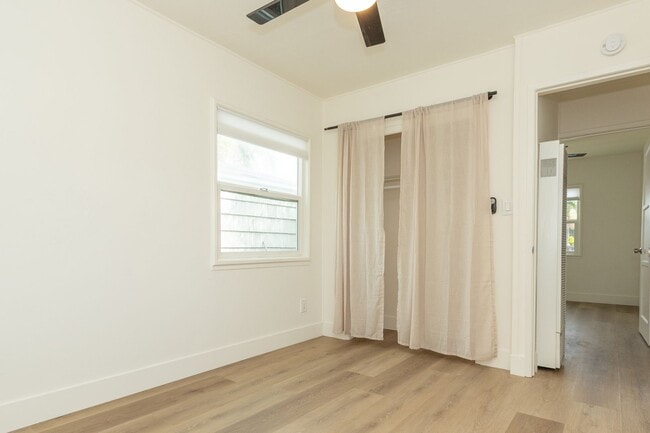 Building Photo - **REDUCED SECURITY DEPOSIT** Refreshed 2 Bed /1 Bath Pacific Beach Duplex Near the Ocean & Bay!