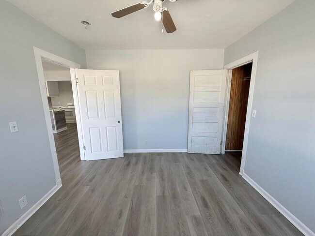 Building Photo - 1000 W Lakewood Rd