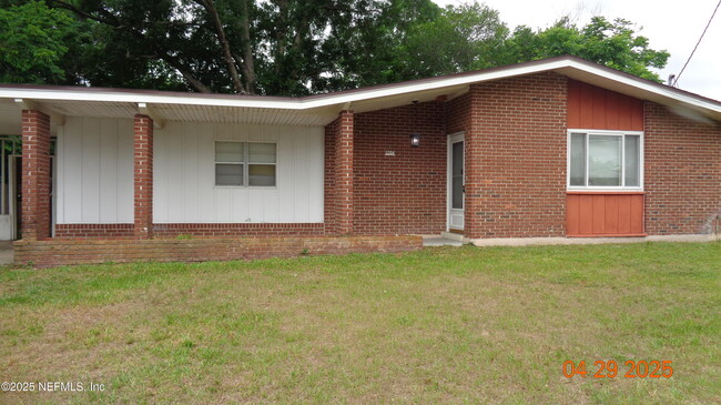 Primary Photo - 1204 Crown Dr
