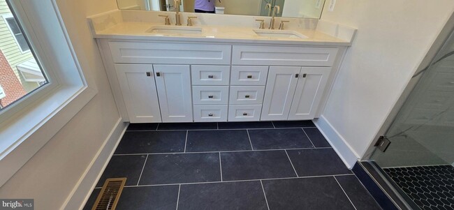 Building Photo - 6 Chapel Alley