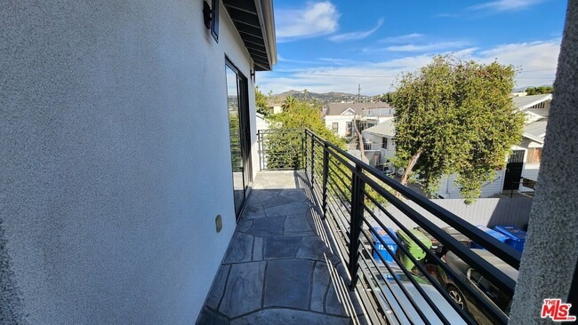 Building Photo - 1255 N Kingsley Dr