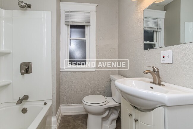 Building Photo - 671 Franklin St