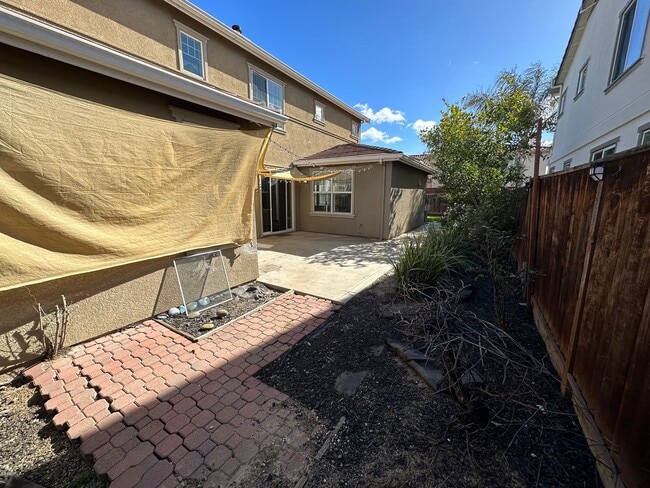 Building Photo - Beautiful 5 Bedroom, 3 Bath Brentwood Home / Downstairs Bedroom and Bath