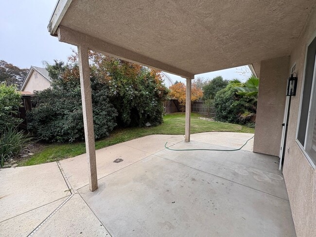 Building Photo - Spectacular home available now in a great neighborhood!