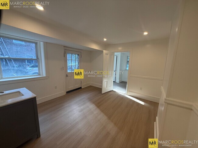 Building Photo - 1755 Beacon St