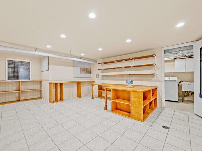 Building Photo - 1068 Shermer Rd