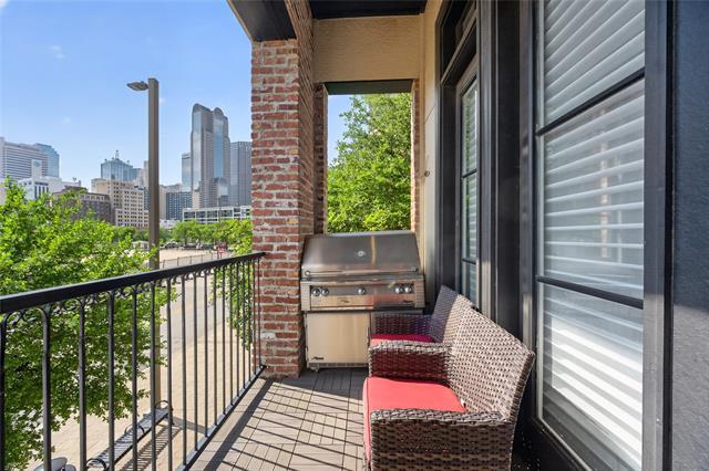 Building Photo - 520 S Pearl Expy