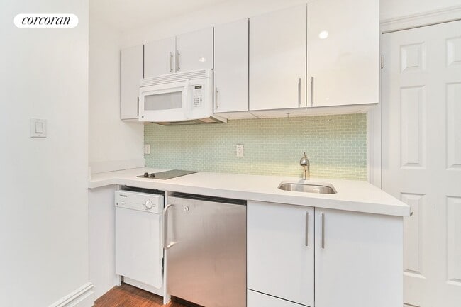 Building Photo - 224 W 13th St