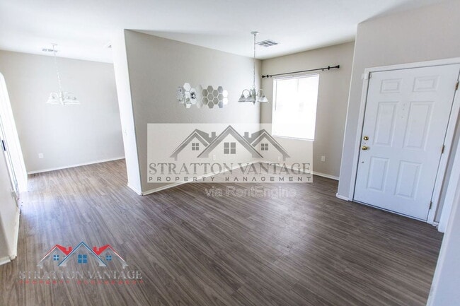 Building Photo - 2185 N Mosley Dr