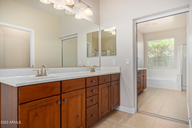 Building Photo - 4010 E Expedition Way