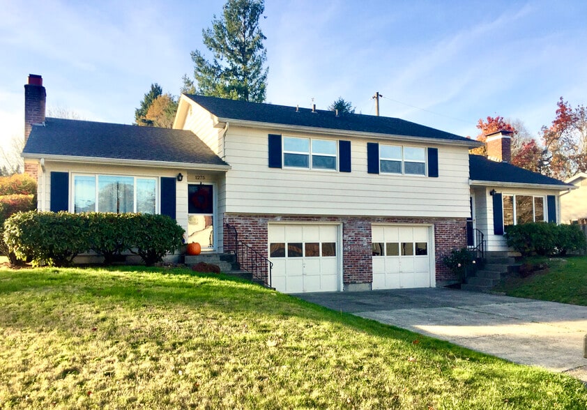 Primary Photo - 1275 NW Jenne Ave