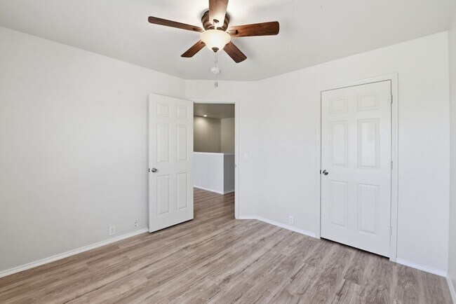 Building Photo - 9631 Coyote Creek Dr