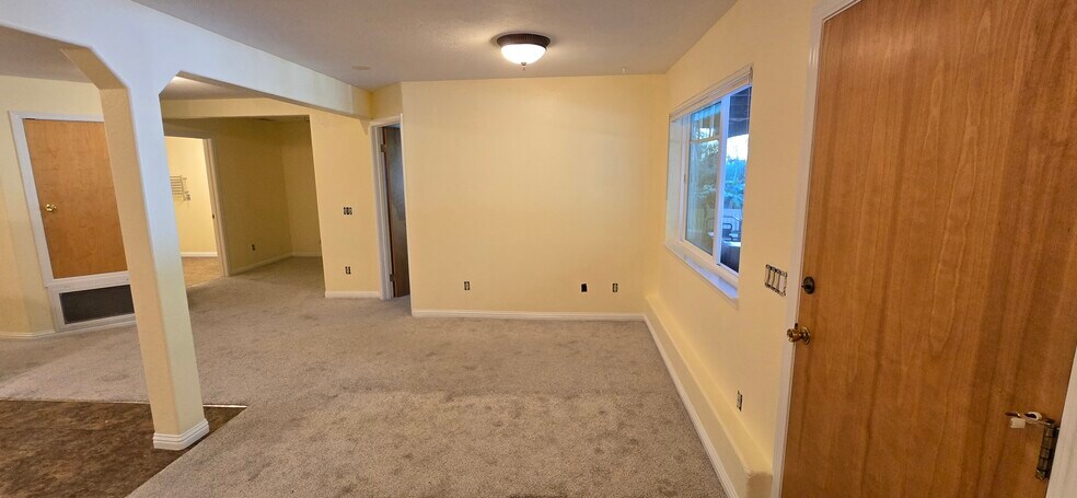 Building Photo - 5200 Montecito Ave