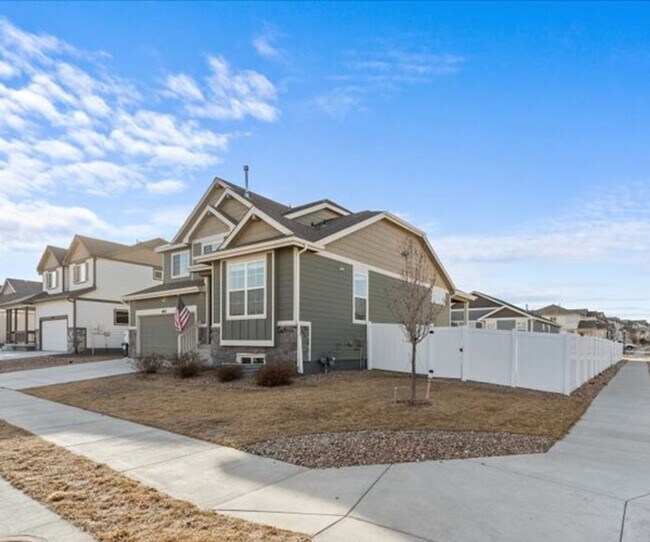 Building Photo - Modern 4-Bedroom Home in Desirable Promontory Neighborhood - Pet Friendly