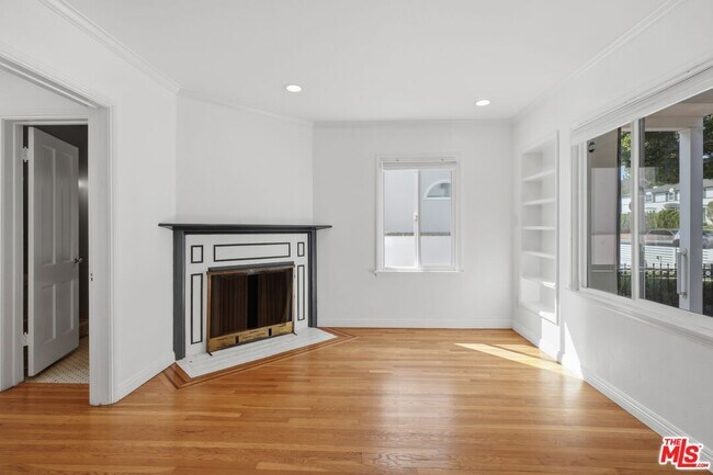 Building Photo - 1170 S Beverwil Dr