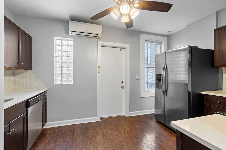 Building Photo - 2619 W Hirsch St