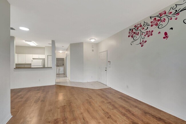 Building Photo - 3070 Grandiflora Dr