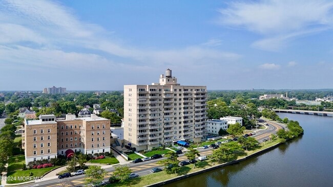 Building Photo - 500 Deal Lake Dr