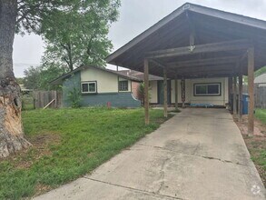 Building Photo - 3 bed/2 bath in Kirby