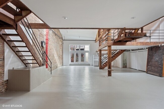 Building Photo - 606 W 18th St