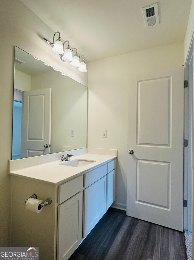 Building Photo - 403 Kings Cross Wy