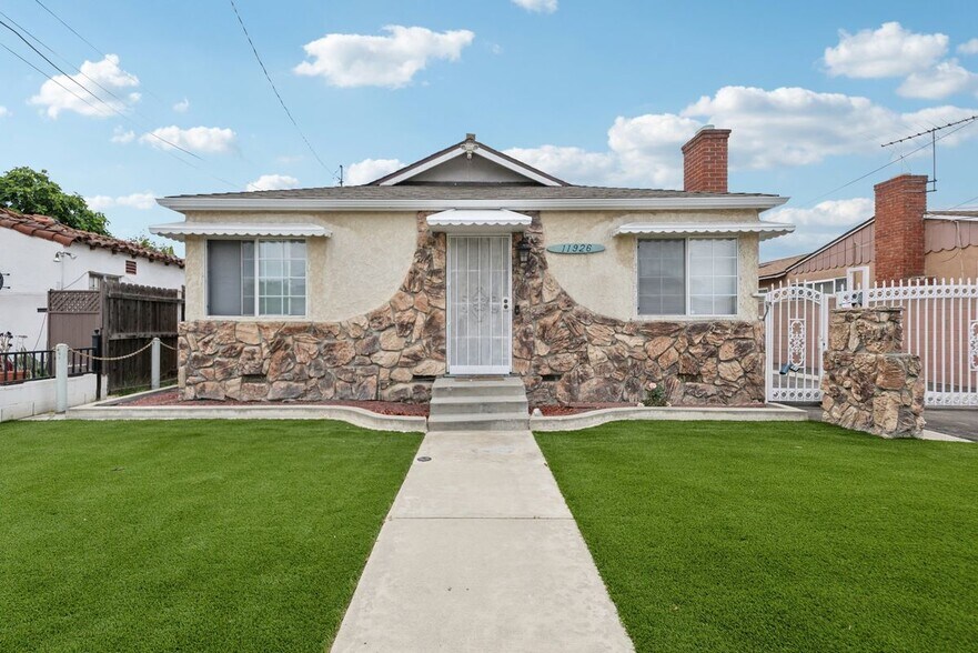 Primary Photo - 11926 Olive St