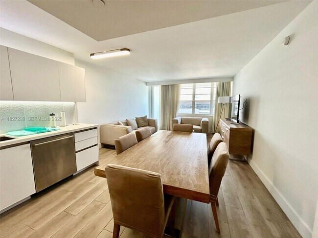 Building Photo - 100 Lincoln Rd